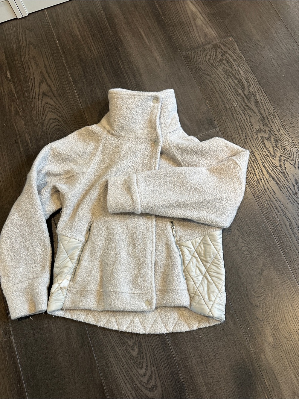 Lululemon Light Sherpa Jacket with Quilted Pocket Accents - size 4